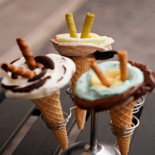 ТЪНКИ ПУРИЧКИ с крем солен карамел, 220 бр.